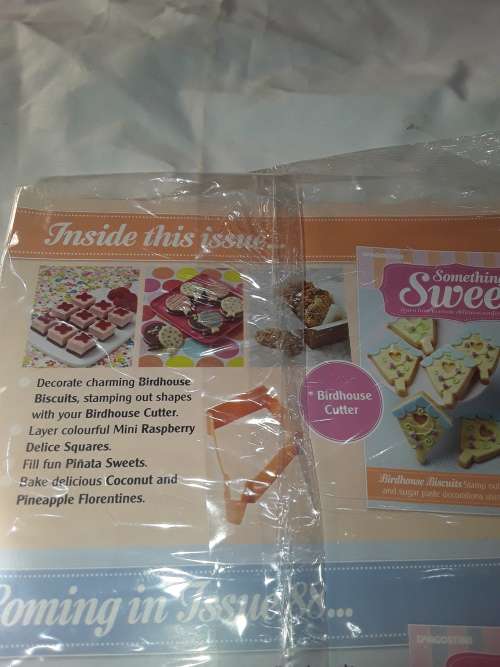 SOMETHING SWEET BIRDHOUSE CUTTER INCL.RECIPE MAGAZINE ( ISSUE 87)
