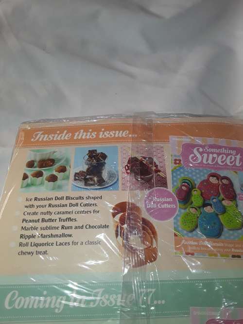 SOMETHING SWEET RUSSIAN DOLL 3 SIZE CUTTERS INCL.RECIPE MAGAZINE (