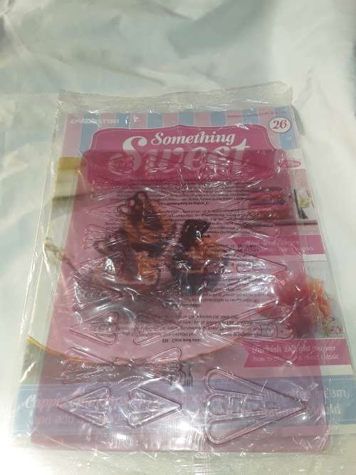 SOMETHING SWEET CHOCOLATE DECORATION MOULD INCL.RECIPE MAGAZINE (ISSUE 26)