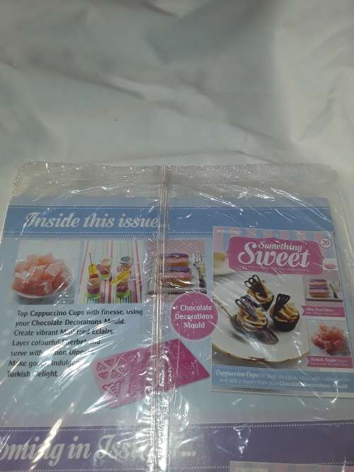 SOMETHING SWEET CHOCOLATE DECORATION MOULD INCL.RECIPE MAGAZINE (ISSUE 26)
