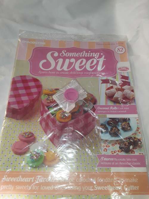 SOMETHING SWEET SWEETHEART CUTTER INCL.RECIPE MAGAZINE ( ISSUE 82)