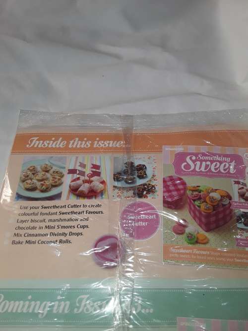 SOMETHING SWEET SWEETHEART CUTTER INCL.RECIPE MAGAZINE ( ISSUE 82)