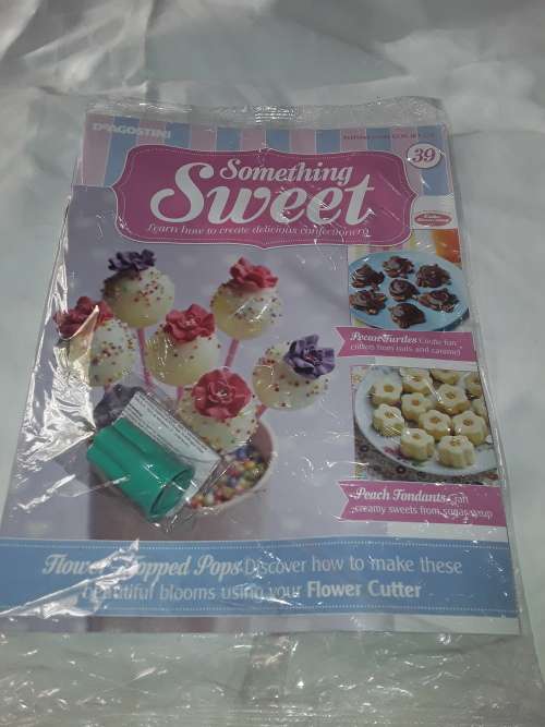 SOMETHING SWEET FLOWER CUTTER INCL.RECIPE MAGAZINE ( ISSUE 39)