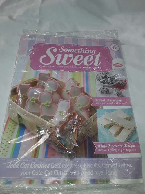 SOMETHING SWEET CUTE CAT CUTTER INCL.RECIPE MAGAZINE ( ISSUE 47)