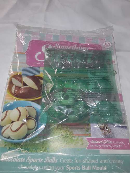 SOMETHING SWEET CHOCOLATE SPORTS BALLS INCL.RECIPE MAGAZINE ( ISSUE 85)