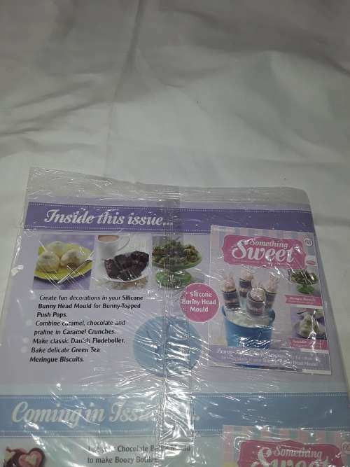 SOMETHING SWEET BUNNY HEAD MOULD INCL.RECIPE MAGAZINE ( ISSUE 68)