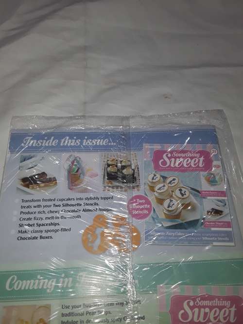 SOMETHING SWEET SILHOUETTE STENCILS INCL.RECIPE MAGAZINE ( ISSUE 21)