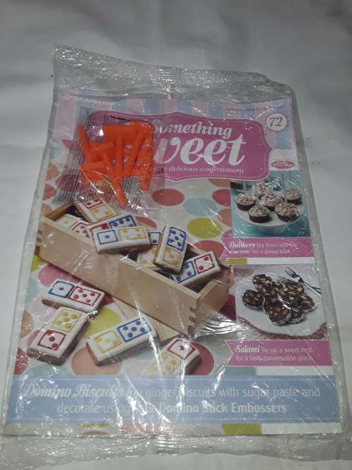 SOMETHING DOMINO STICK EMBOSSERS( ISSUE 72)
