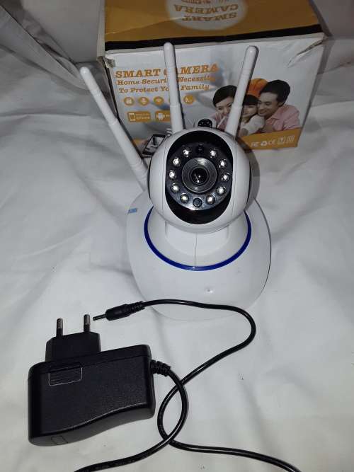 WI FI SURVEILLANCE PLUG & PLAY CAMERA