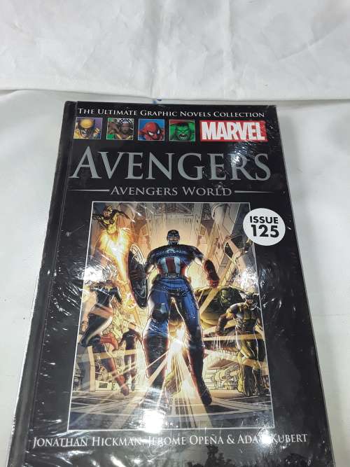 MARVEL HARDCOVER COMIC ( AVENGERS)AVENGERS WORLD)