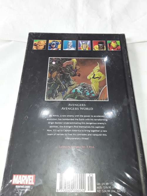 MARVEL HARDCOVER COMIC ( AVENGERS)AVENGERS WORLD)
