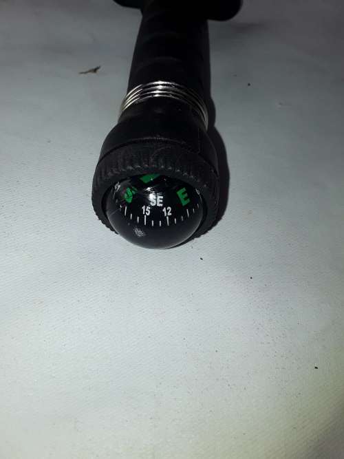 BRENTWOOD STAINLESS STEEL HUNTERS KNIFE & COMPASS IN ONE WITH CASING .