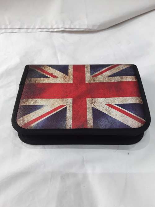 VINTAGE LOOK ASSESCORY TRAVELLERS CARRY CASE