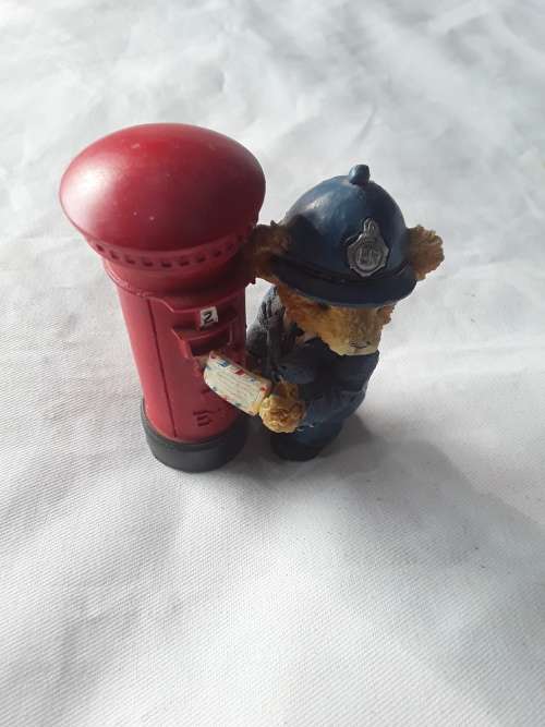 POSTMAN PADDINGTON BEAR AND LETTER BOX