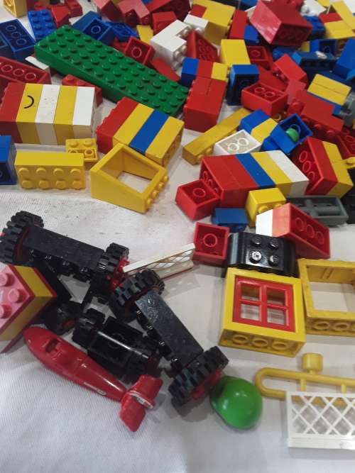 JOB LOT OF VINTAGE ORIGINAL LEGO BLOCKS(OVER 200 PIECES)