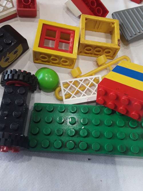 JOB LOT OF VINTAGE ORIGINAL LEGO BLOCKS(OVER 200 PIECES)