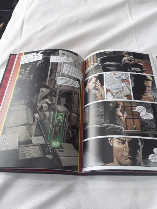 MARVEL HARDCOVER COMIC (CAPTAIN AMERICA)WINTER SOLDIER