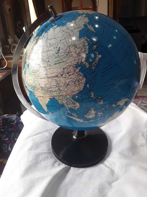COLLECTORS WORLD GLOBE