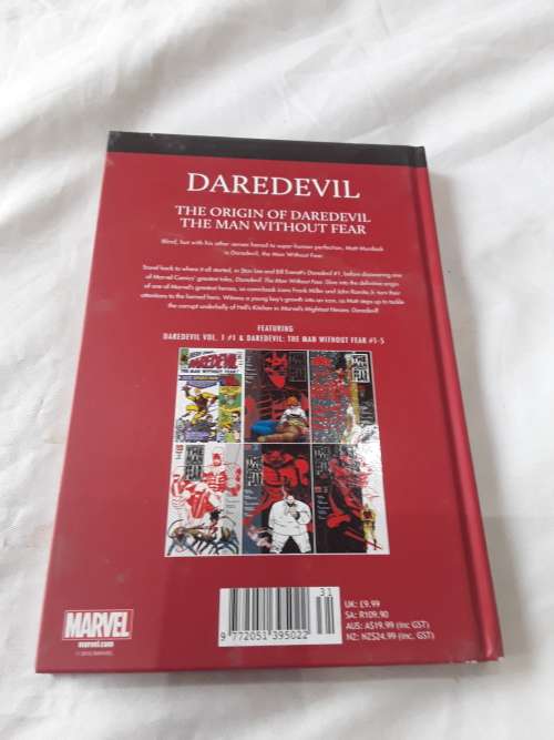 MARVEL HARDCOVER COMIC (DAREDEVIL)