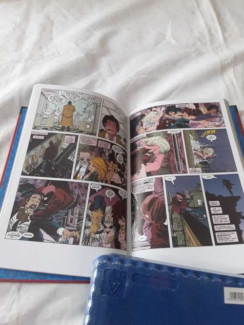 MARVEL HARDCOVER COMIC (DAREDEVIL)