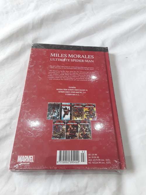 MARVEL HARDCOVER COMIC (MILES MORALES)ULTIMATE SPIDERMAN