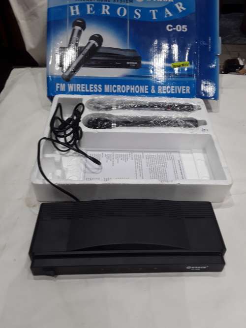 TWO CHANNELS WIRELESS MICROPHONE SYSTEM