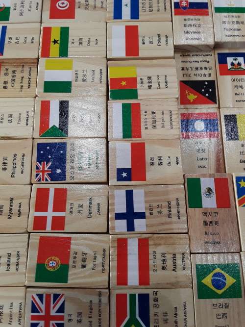 NATIONAL WOODEN FLAG DOMINOES(96 PIECES)