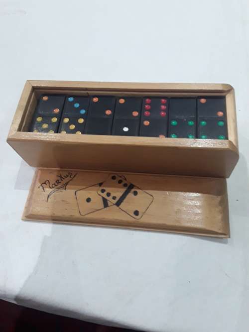 COMPLETE SET DOMINOES IN WOODEN BOX