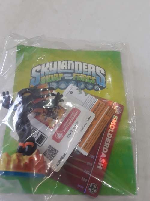 SKYLANDERS SWAP FORCE(SMOLDERDASH)WITH STICKER AND CARD