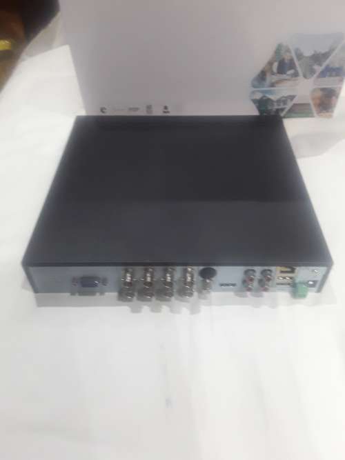 8 CHANNELS DVR/NVR INCLUDING POWER SUPPLY AND MOUSE
