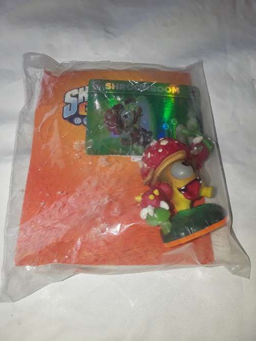 SKYLANDERS GIANTS FIGURE(SHROOMBOOM)WITH STICKER AND CARD