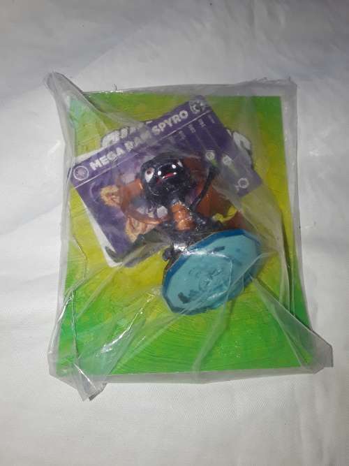 SKYLANDERS SWAP FORCE(MEGA RAM SPYRO)WITH STICKER AND CARD