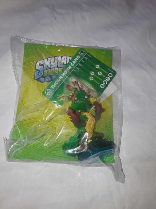 SKYLANDERS SWAP FORCE(THORN HORN CAMO)WITH STICKER AND CARD)