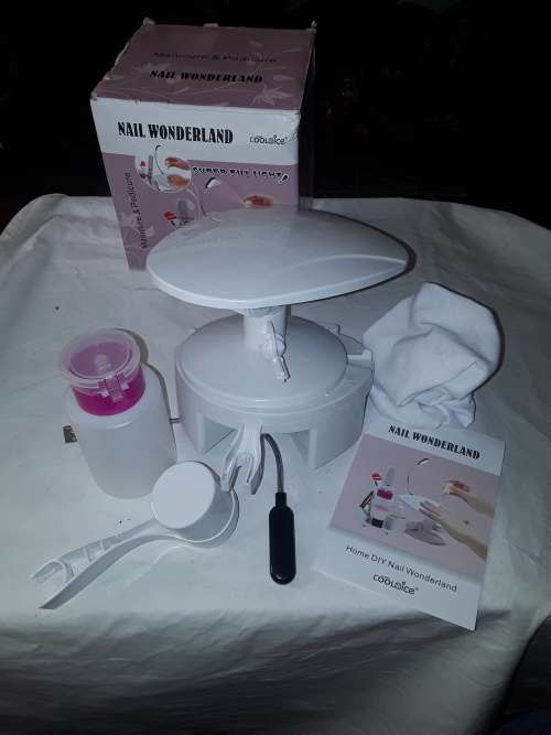 MANICURE AND PEDICURE NAIL WONDERLAMP