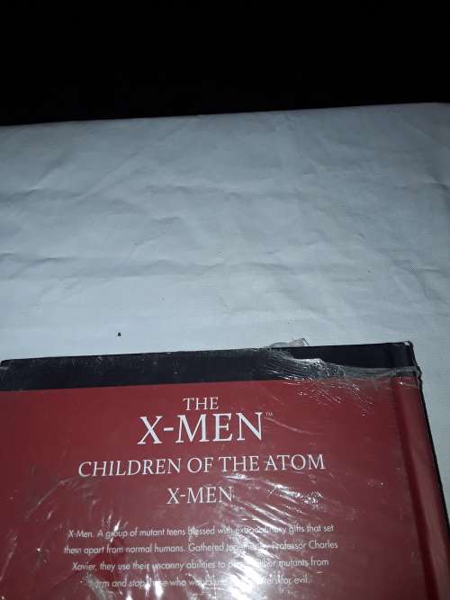 MARVEL SUPERHEROES HARDCOVER COMIC (THE X -MEN)