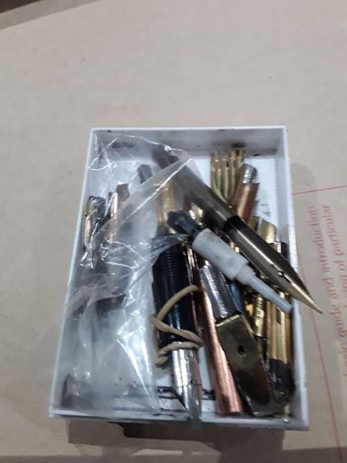 CALLIGRAPHY SET INCLUDES 14 BOOKS ON CALLIGRAPHY PLUS SHELL EDUCATIONAL CALLIGRAPHY CHARTS