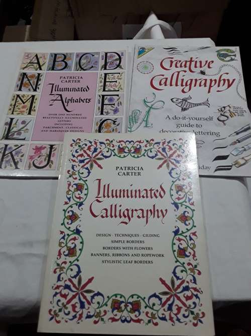 CALLIGRAPHY SET INCLUDES 14 BOOKS ON CALLIGRAPHY PLUS SHELL EDUCATIONAL CALLIGRAPHY CHARTS