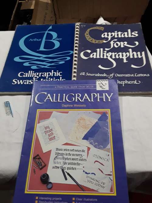 CALLIGRAPHY SET INCLUDES 14 BOOKS ON CALLIGRAPHY PLUS SHELL EDUCATIONAL CALLIGRAPHY CHARTS