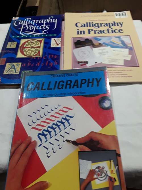 CALLIGRAPHY SET INCLUDES 14 BOOKS ON CALLIGRAPHY PLUS SHELL EDUCATIONAL CALLIGRAPHY CHARTS