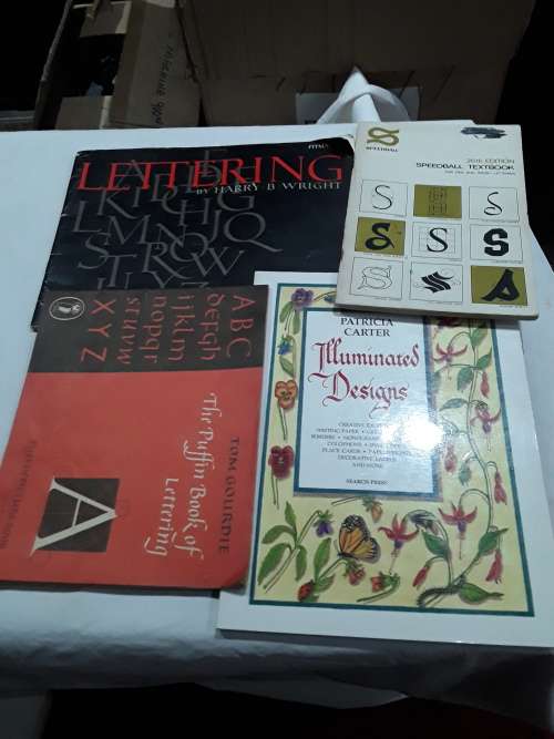 CALLIGRAPHY SET INCLUDES 14 BOOKS ON CALLIGRAPHY PLUS SHELL EDUCATIONAL CALLIGRAPHY CHARTS