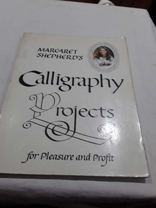 CALLIGRAPHY SET INCLUDES 14 BOOKS ON CALLIGRAPHY PLUS SHELL EDUCATIONAL CALLIGRAPHY CHARTS