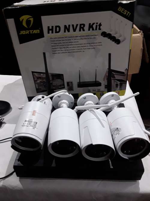 NVR KIT(CONSISTS OF A DVR,4 CAMERAS,MOUSE AND 4xPOWER SUPPLY
