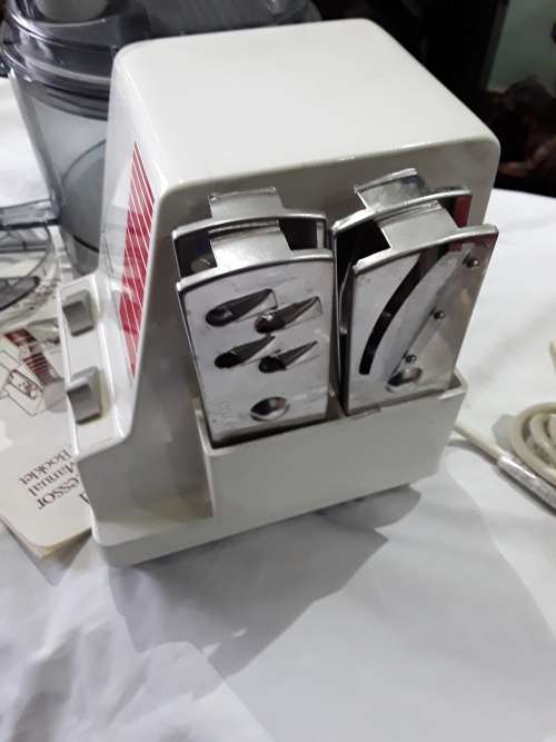 VINTAGE PINEWARE FOOD PROCESSOR WITH ALL ATTACHMENTS (UNUSED)