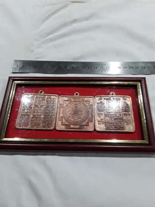 VINTAGE IN FRAMED GLASS