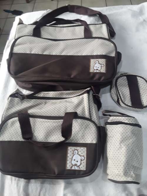 5 PIECE GOOD QUALITY BABY ASSECORIES CARRY BAG(COMPACTS IN ONE )INCLUDES CHANGER MATRESS