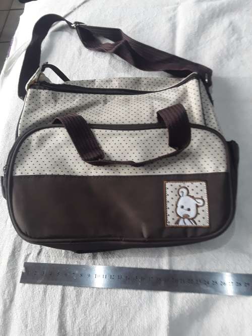 5 PIECE GOOD QUALITY BABY ASSECORIES CARRY BAG(COMPACTS IN ONE )INCLUDES CHANGER MATRESS