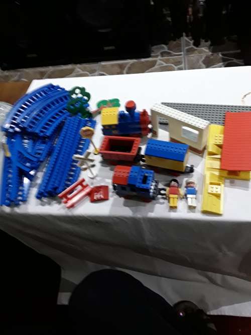 ELECTRONIC MELODY ACTION PLAYSET(BUILDING BLOCKS)COMPLETE WITH MINIFIGURES