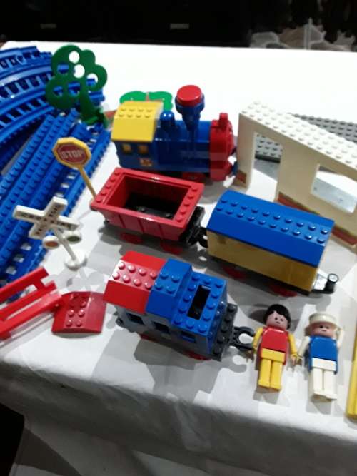 ELECTRONIC MELODY ACTION PLAYSET(BUILDING BLOCKS)COMPLETE WITH MINIFIGURES