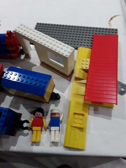 ELECTRONIC MELODY ACTION PLAYSET(BUILDING BLOCKS)COMPLETE WITH MINIFIGURES