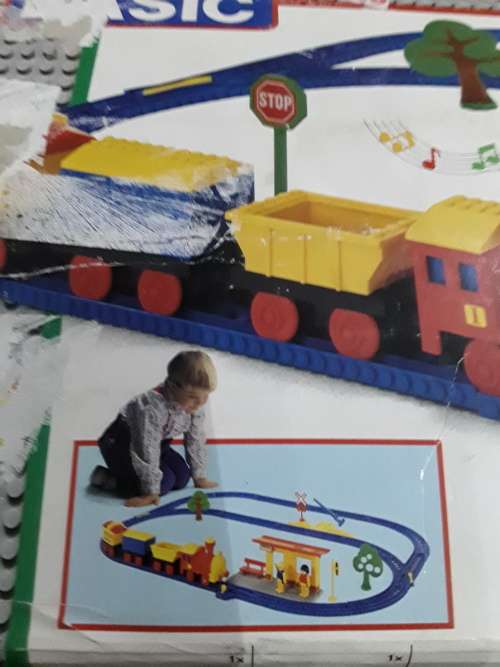 ELECTRONIC MELODY ACTION PLAYSET(BUILDING BLOCKS)COMPLETE WITH MINIFIGURES